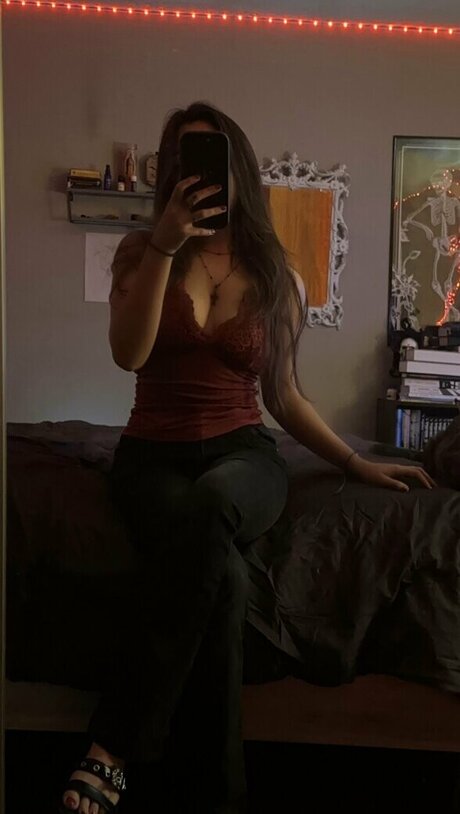 ratedreign nude star img