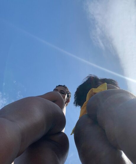 baddiejuu naked star images