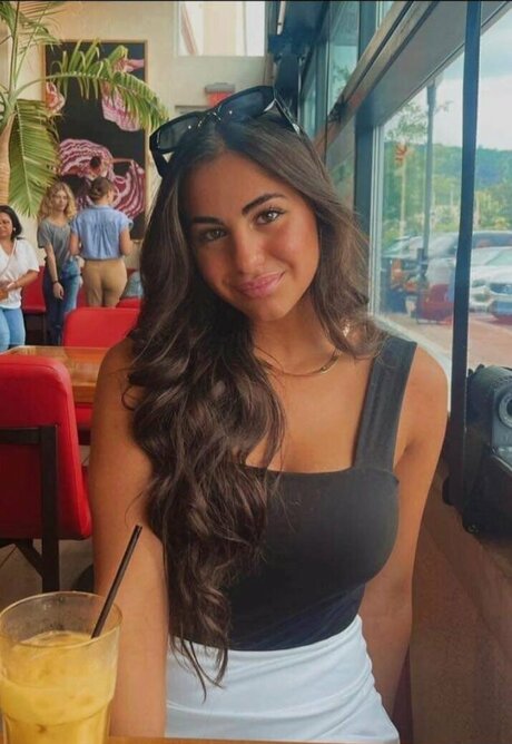 Kayla Elias sex model pic