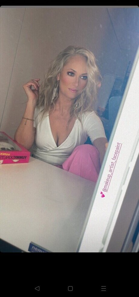 Angela Finger Erben star perfect photos