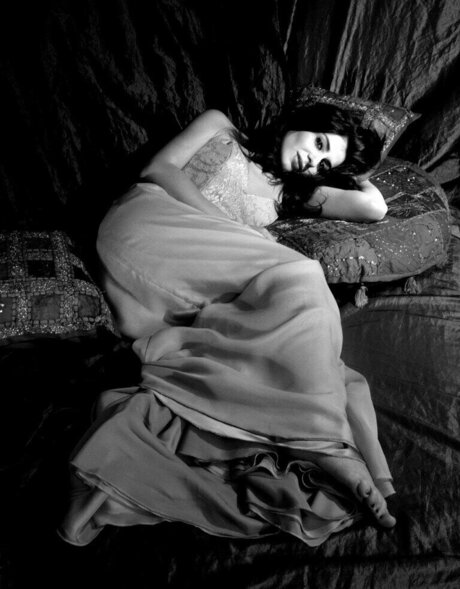 Julie Zenatti free star pictures