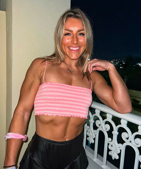 Lauren Stallwood sexy actress pics