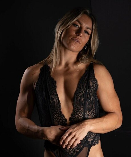 Lauren Stallwood star hot pics