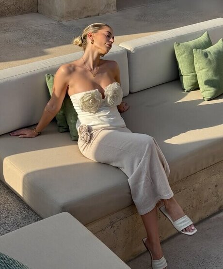 Mrs Bella hd model photo