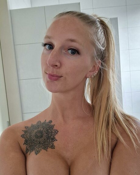 Yilvina model naked pics