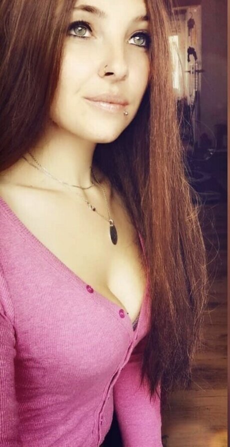 Flashinaa model adult picture