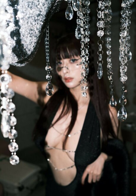 Momoka Akari naked actress image