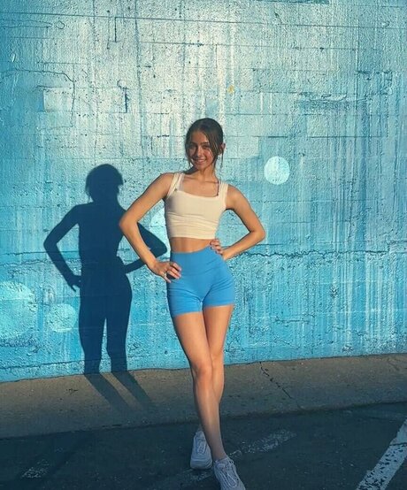 Lauren Avelina model beautiful pic