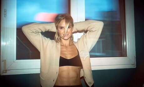 Pia Stutzenstein hot actress pic