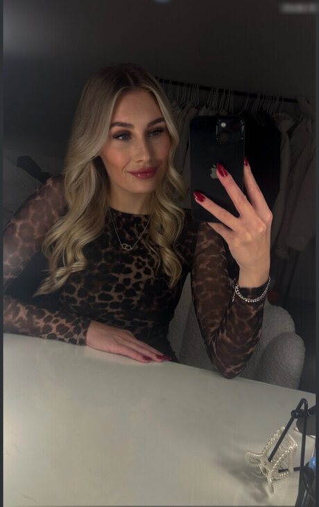 Sasette star sexy pics