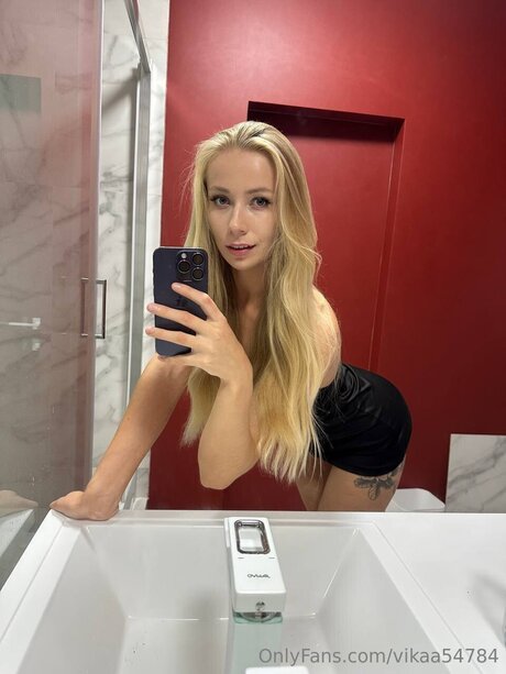 Vikaa54784 erotic star gallery