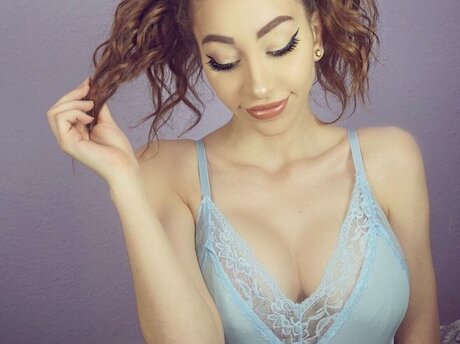 Amira Wirth pretty model pic