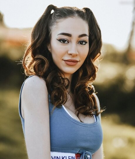 Amira Wirth art star img