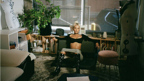 Honnete Bas star nude photos