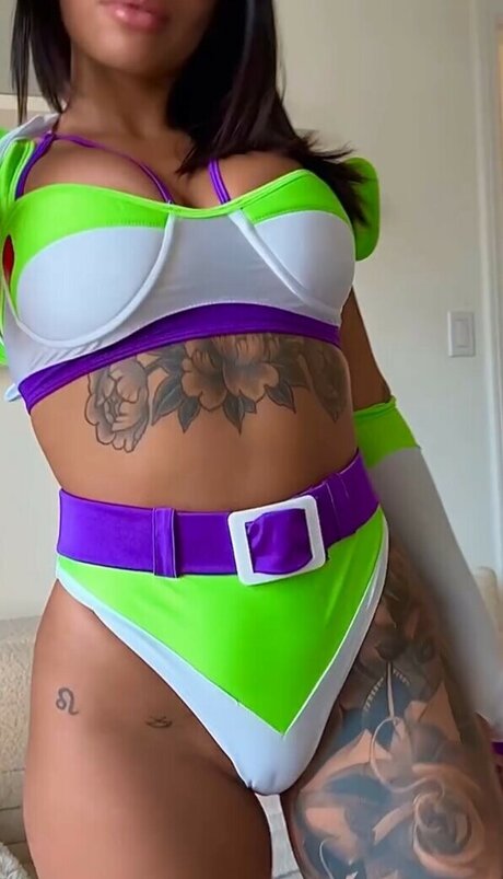 Breezy Foxx free model pictures