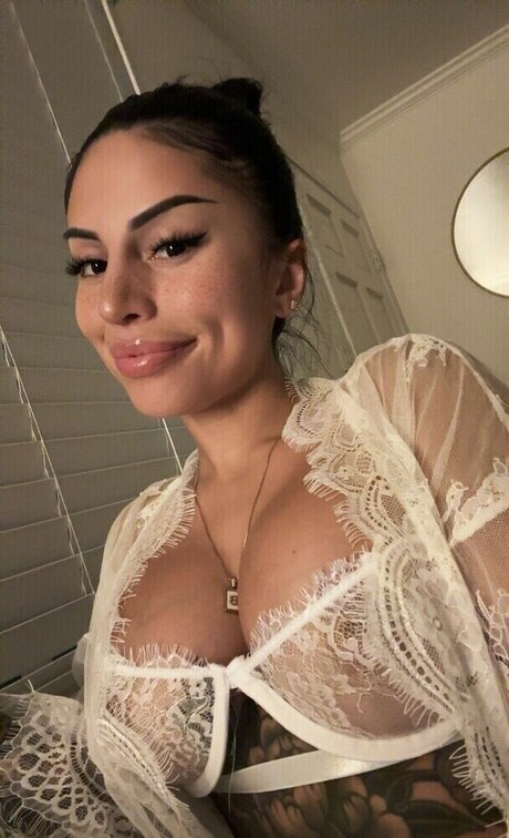 Breezy Foxx nude pornstar pics