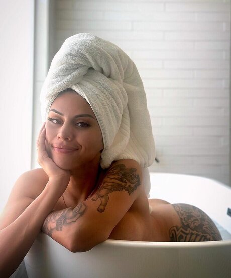 Breezy Foxx star naked photo