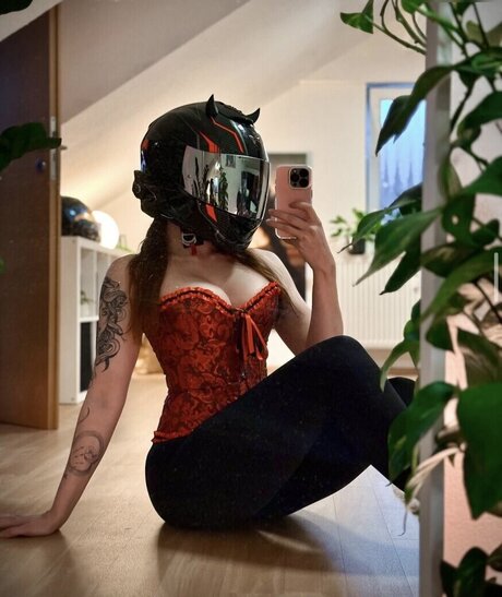 kimi__te model nude archive