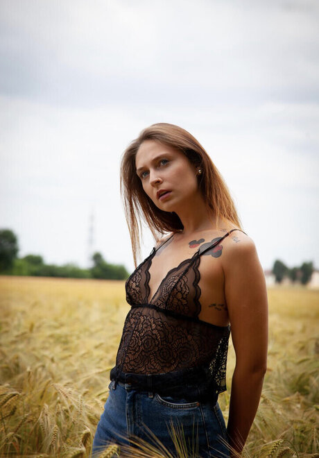 hi iam sara star hd picture