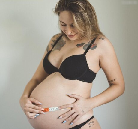 hi iam sara exclusive actress pics