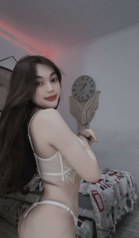 Olivea Hadid pornstar erotic photo