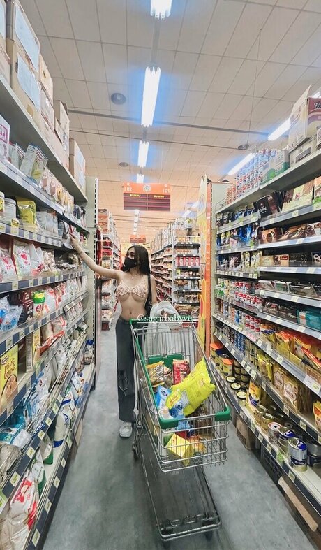 Olivea Hadid nude actress images