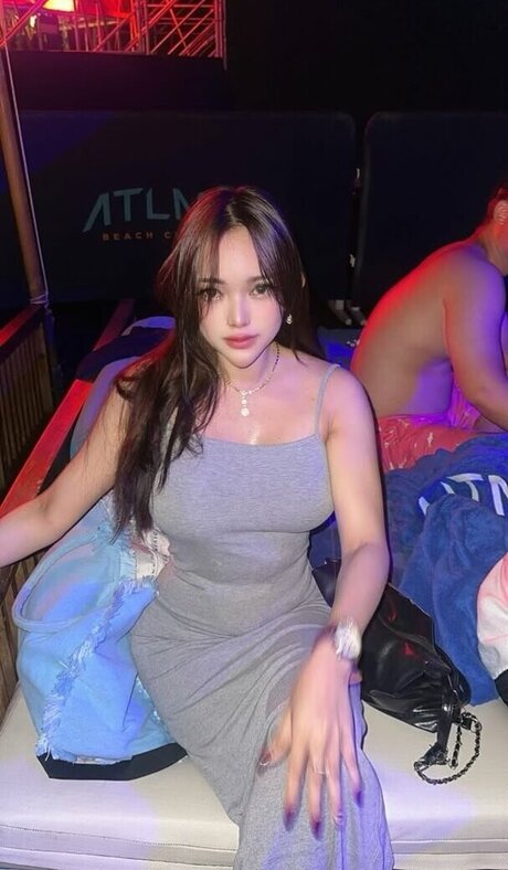 Olivea Hadid pretty actress images