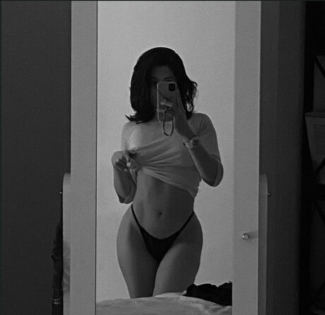 Hilal Fener adult model photo