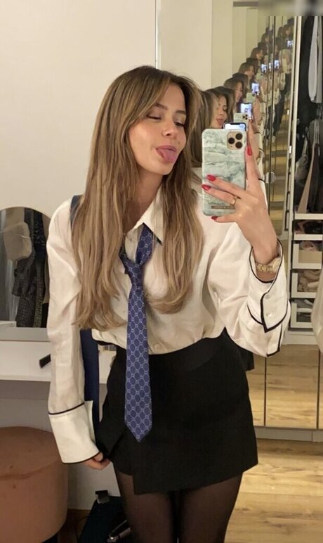 L a Elui free actress img