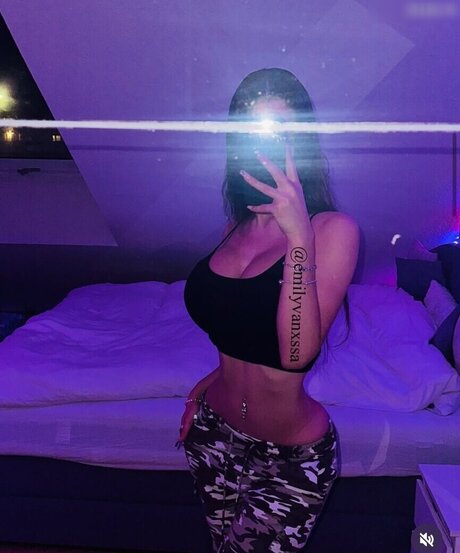 emilyvanxssa model hot picture