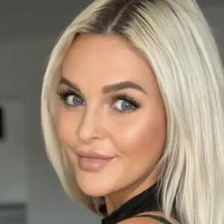 BadJenny erotic actress img