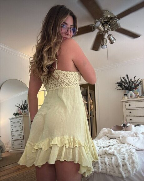 lylaaa banks model pretty img