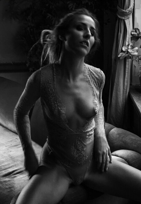 Sara de Miguel adult actress pics