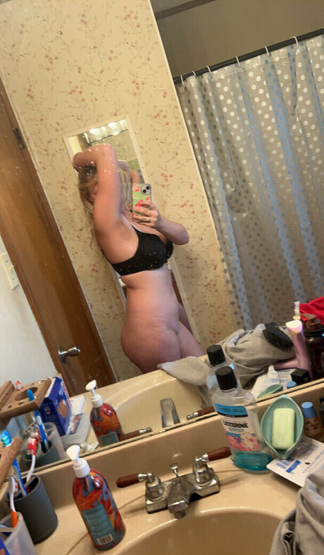 Zestywhitegirl Maria Moore xxx pornstar picture