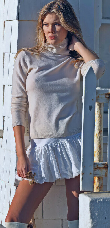 Sarah E Coomer model high quality photo