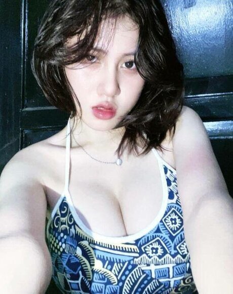 ejahazel nude model picture