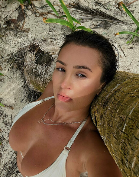 Monique Hristovska top model pictures