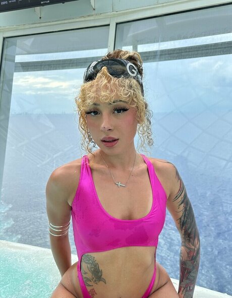 Lizziefreakz model hot photo