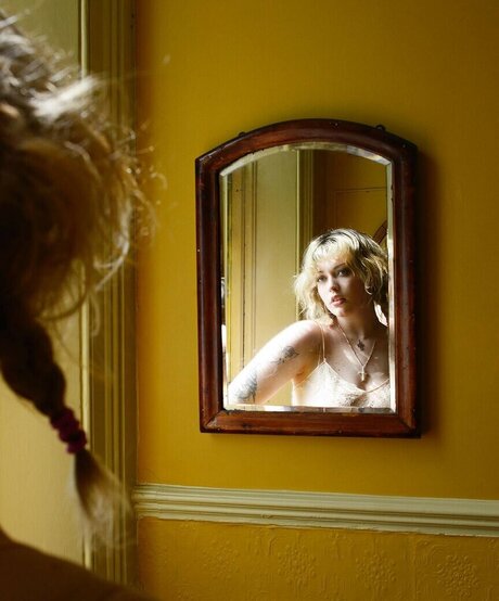 Violet Grohl star free gallery