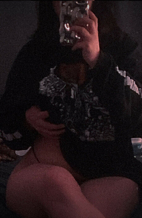 bl00dyh4nd model sexy pic