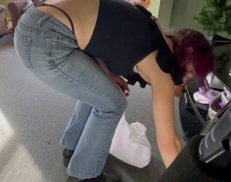 Homemaking model pretty image