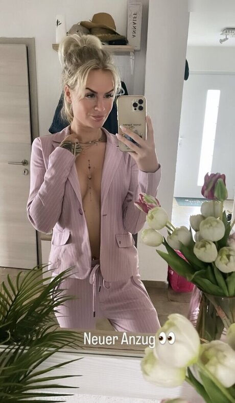 Anna Iffl nder model hot pic