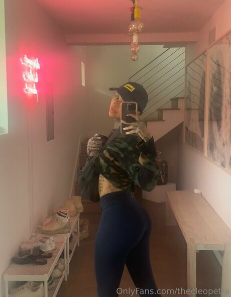 Cleo Petra naked actress pictures