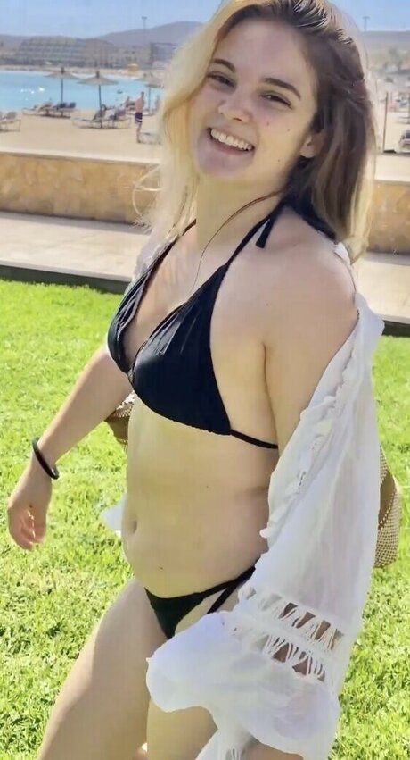 Mondwika star images