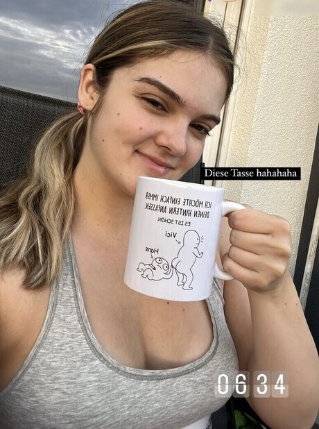 Mondwika model sexy pics