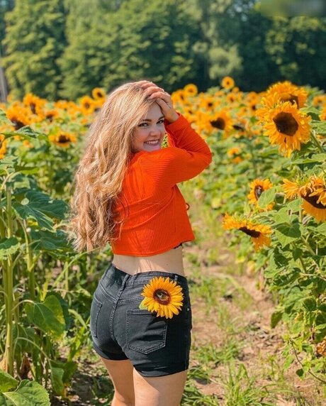 Mondwika model beautiful gallery