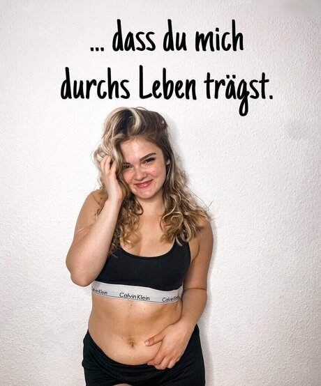 Mondwika sexy star pic