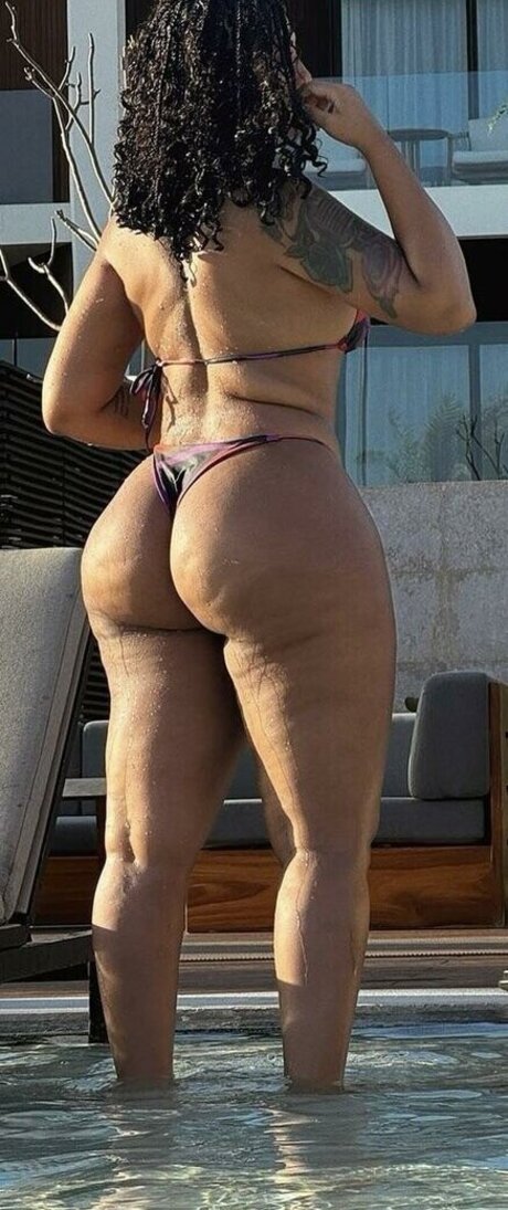 Queen Najia pretty star photos