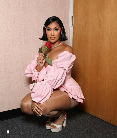 Queen Najia star top photos