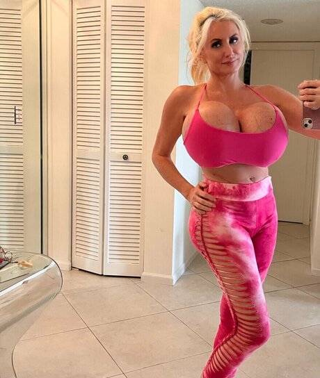 Tammy H The Realtor porn model gallery